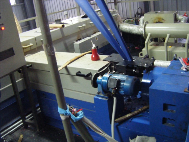 Non woven fabric making machine